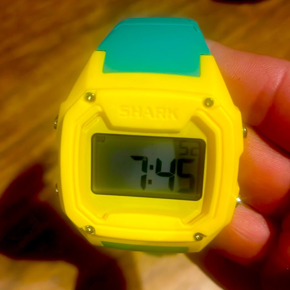 Shark classic XL freestyle watch